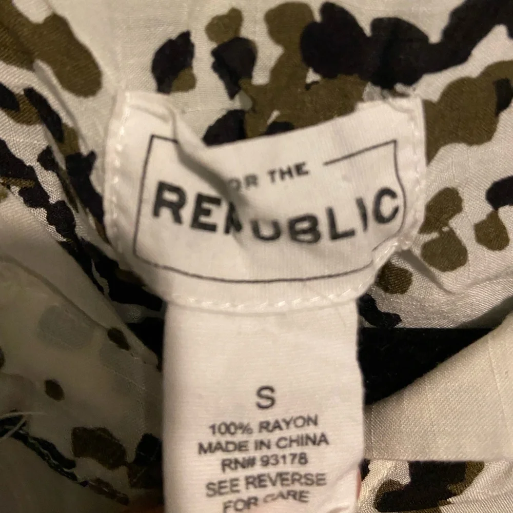 For the Republic White Button Down Blouse with Black and Brown Accents - Picture 4 of 4
